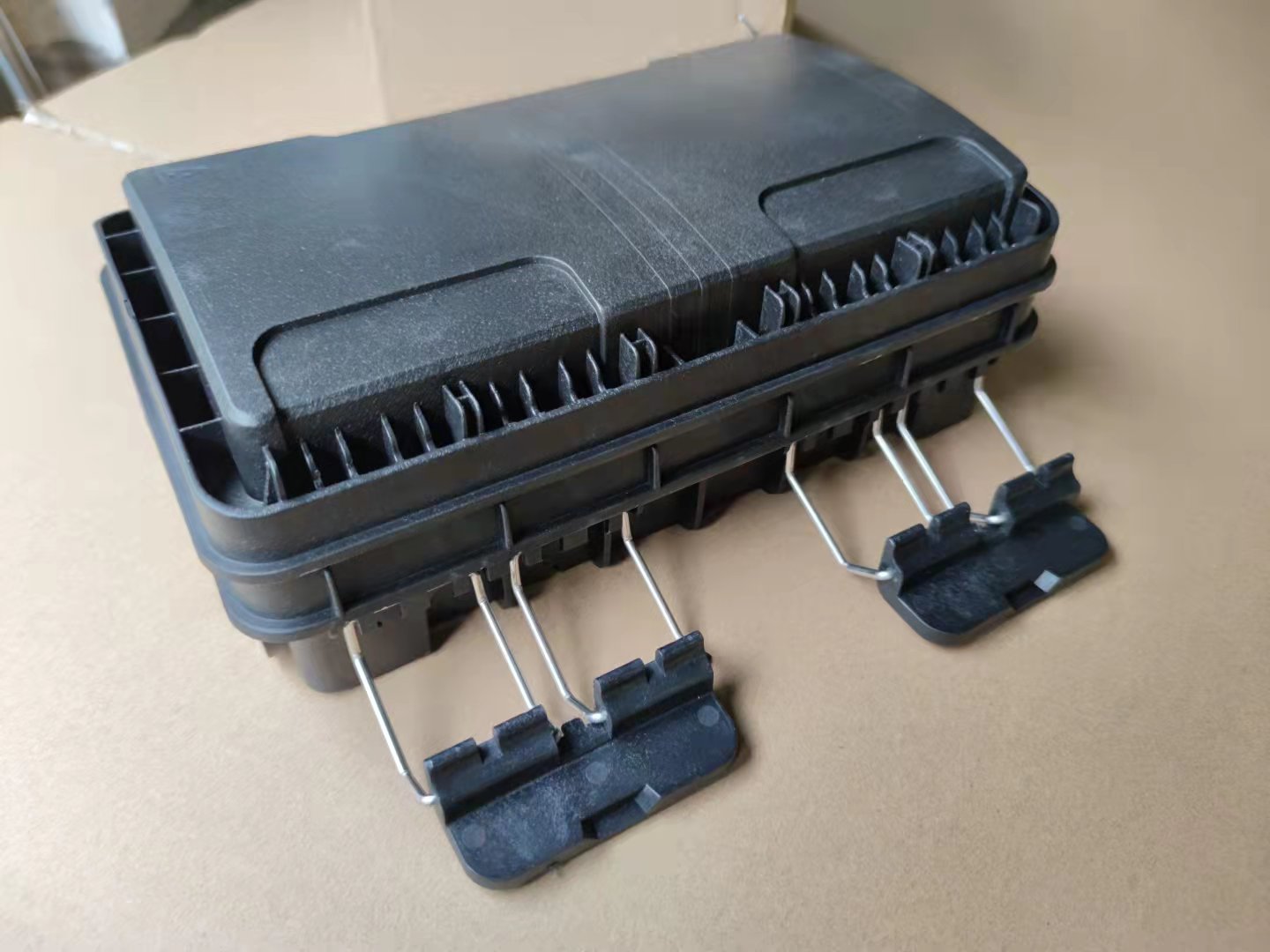 1x8 Aerial 24 Core Fiber Optic Splice Closure Connection Box For Steel Tube Splitter