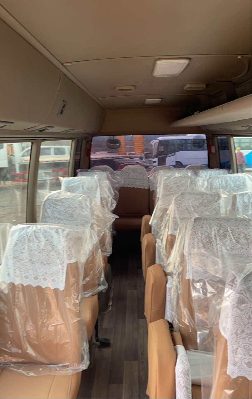 Diesel Fuel Type 30 Seats Toyo Ta Coaster Tourist Coach Bus with Max Power of 113/5200kw
