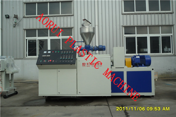 Hot Sale PVC Plastic Pipe Extrusion Line , PVC Twin Pipe Vacuum Sizing Systerm Production Line