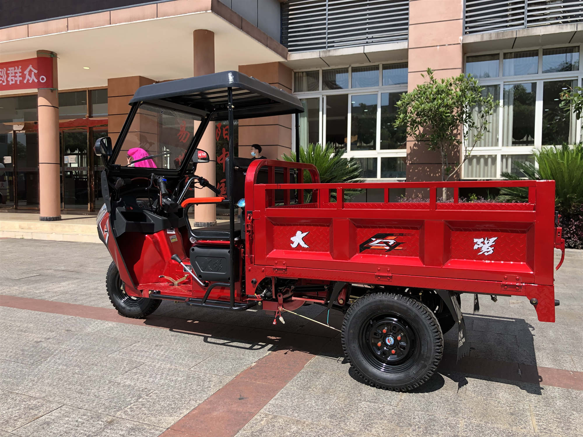 DAYANG C2 175CC Gasoline Engine Cargo Tricycle Lightweight and Ideal for Narrow Roads