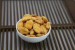 Split Dried Spicy Crispy Broad Beans Size Sieved Yellow Color Coated Seasoning