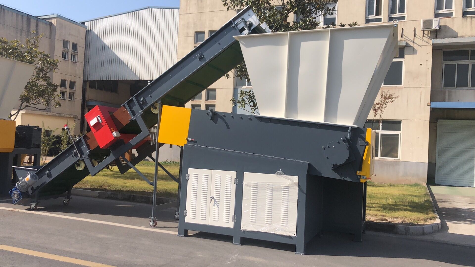 69pcs Rotary Blade 2ton/H Single Shaft Shredder Machine