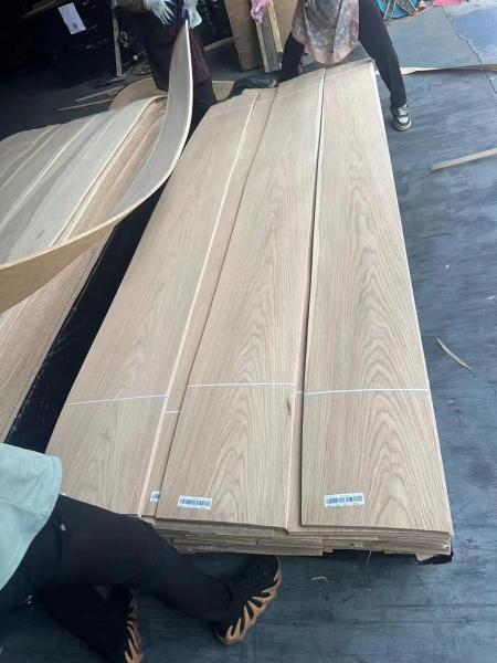 Buy cheap 0.4mm Panel White Oak Wood Veneer Grade AAA good in stock Crown Cut from wholesalers
