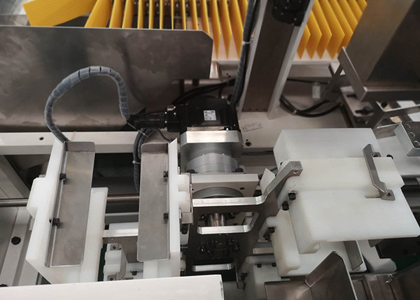 600 PPM Diaper Stacker Machine With Semi Auto Bagger Device