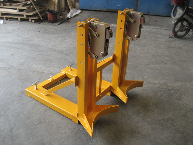 Double Drums Forklift Attachment Forklift Barrel Grabber Barrel Lifter Ali Grip 720kg DG720