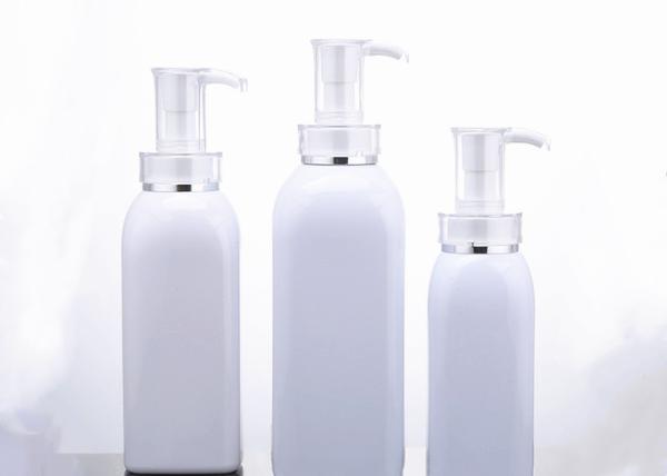 Buy cheap 500ml White Pump Bottle with Gold Silver Line Cap Cosmetic Pump Bottle for Lotion Cream from wholesalers