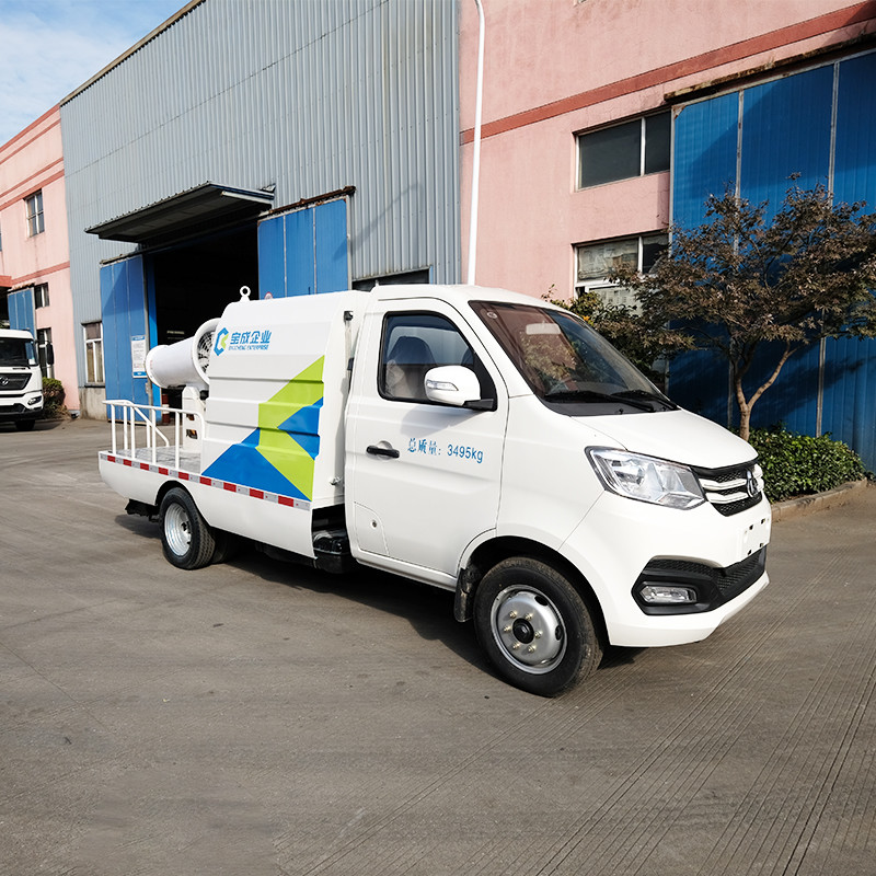 Multi Function Fog Cannon Truck For Dust Removal On Roads And Squares 1.5 Cubic Meters