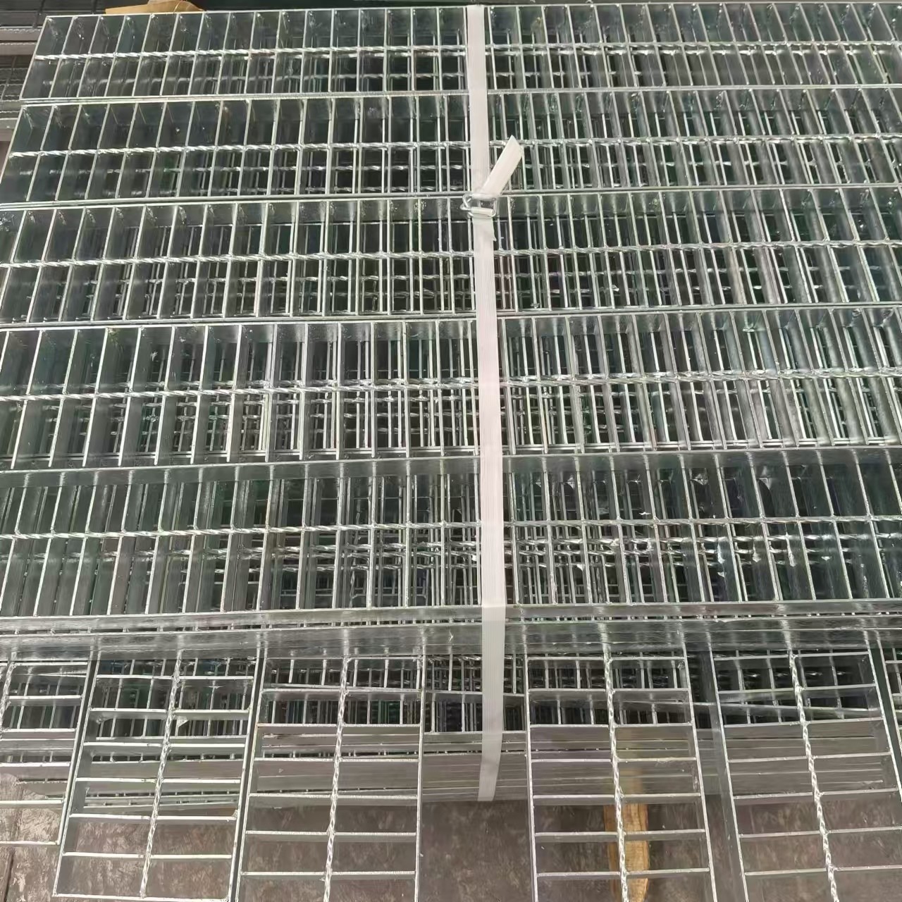Easy-to-Assemble Steel Grating: Simplifying the Installation Process
