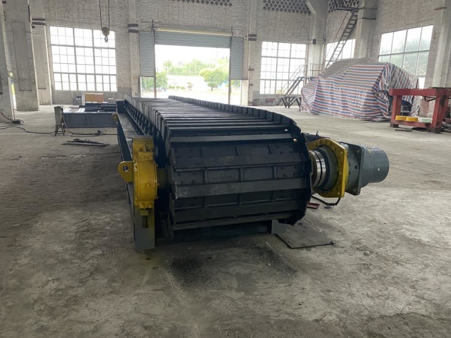 15 Kw Power Apron Plate Feeder 200t/H Throughput Even Feeding