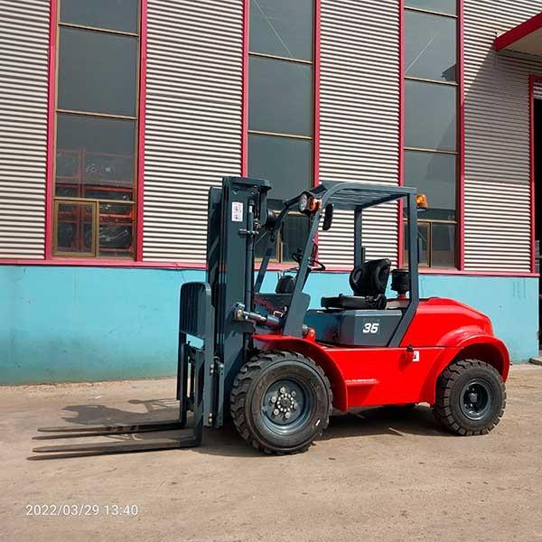 Buy cheap 4 Ton Off Road Forklift Truck Diesel Power Automatic Transmission Triplex Container Mast from wholesalers