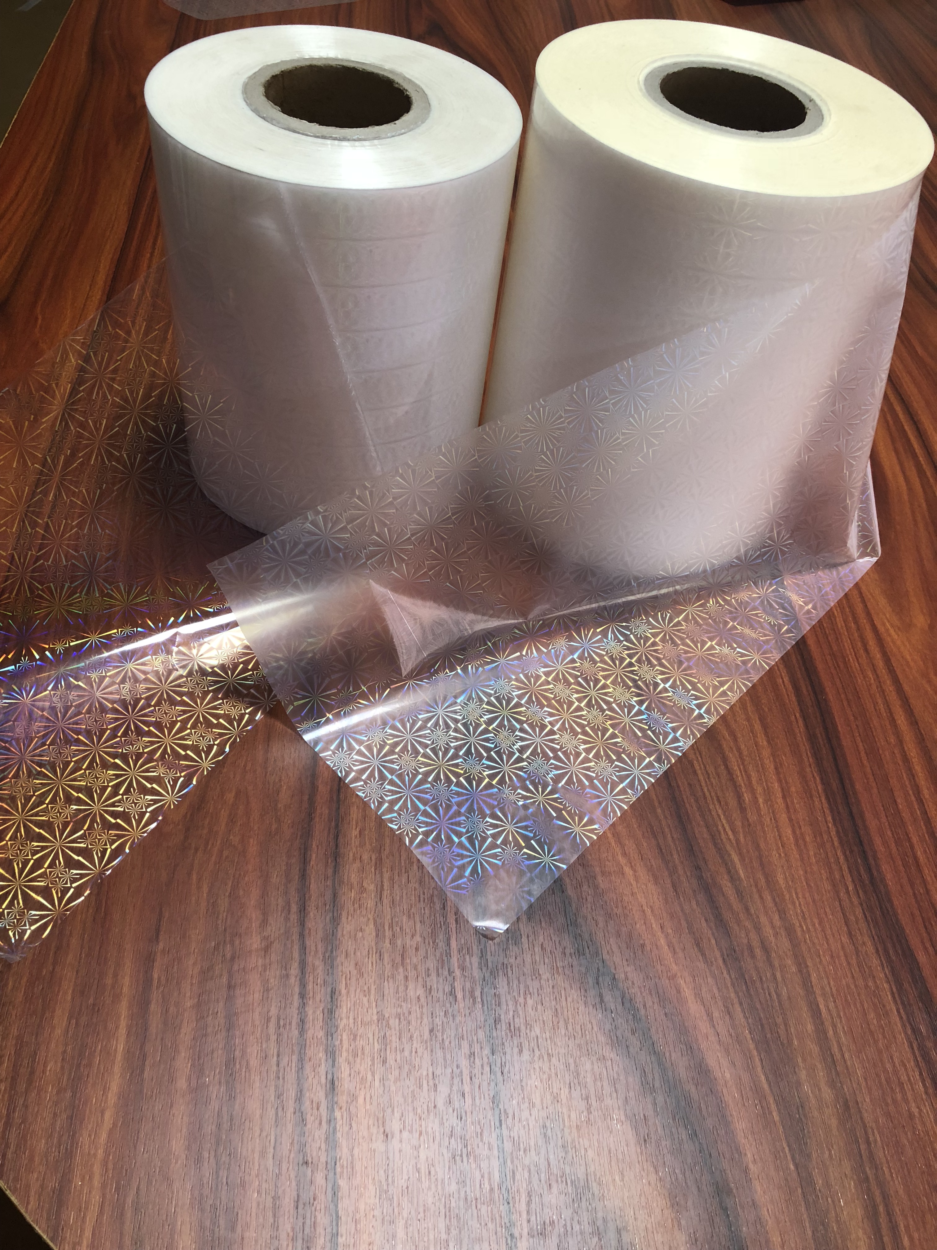 BOPP Holographic Thermal Laminating Film Moisture Proof For Paper Lamination