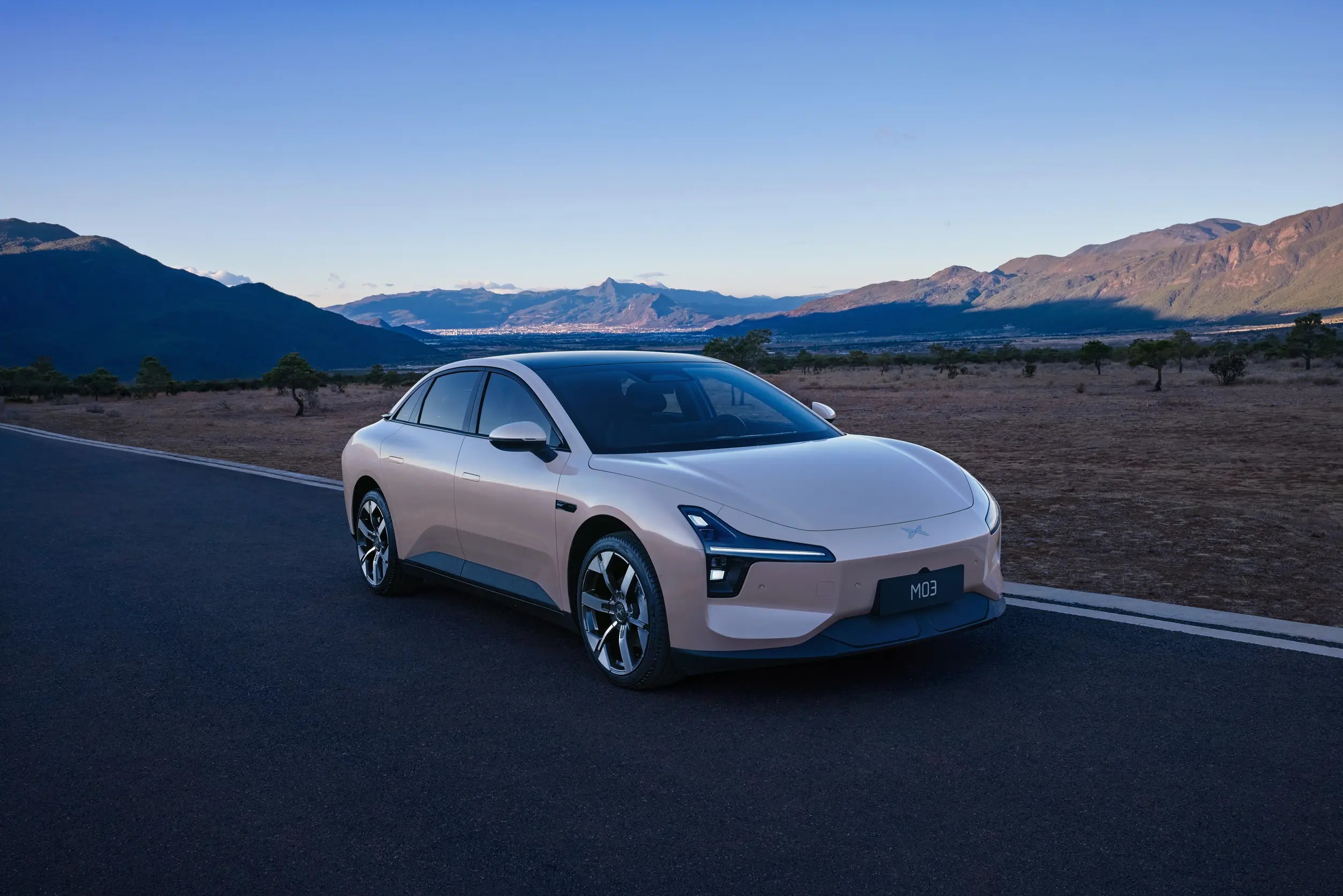Xiaopeng Electric Car M03 The Ideal Choice with Spacious Interior and Infotainment System