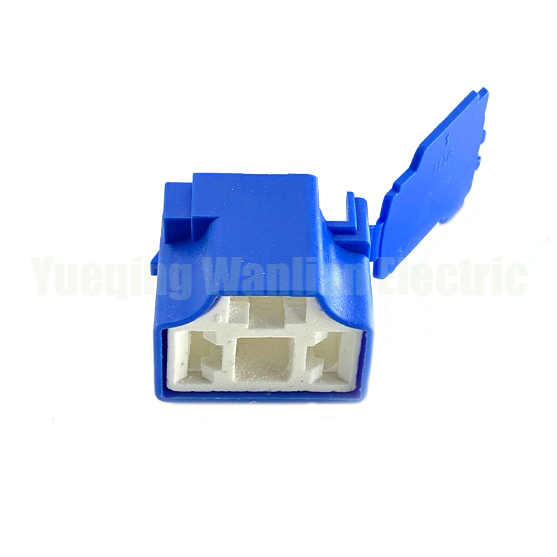3 Pin H4-2B Ceramic Car Connector Auto Light Lamp Holder Socket 7.8mm Lamp Plug