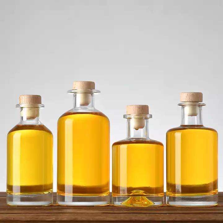 280ml Cosmestic Whisky Bottle with Stripe and Embossing in Transparent Triangle Shape