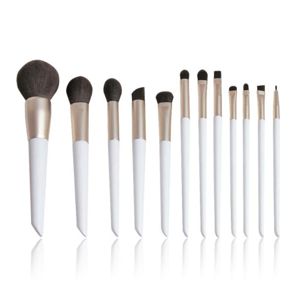 Buy cheap Custom Logo White Luxury Makeup Brush , Super Dense Powder Foundation Brush from wholesalers