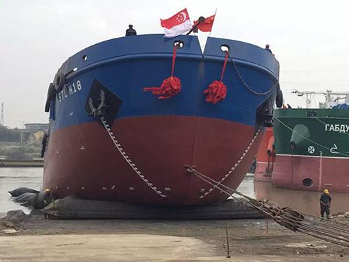 Buy cheap 18000 Ton Freighter Ship Launching Airbags Dia 1.8m Boat Airbags from wholesalers