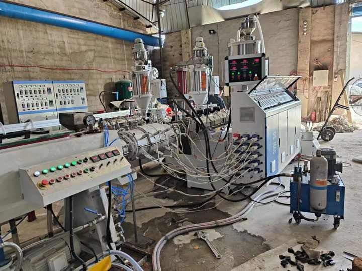 80kg-800kg Single Screw Plastic Extruder Machine Automatic Plastic Tube Hdpe Pipe Making Machine