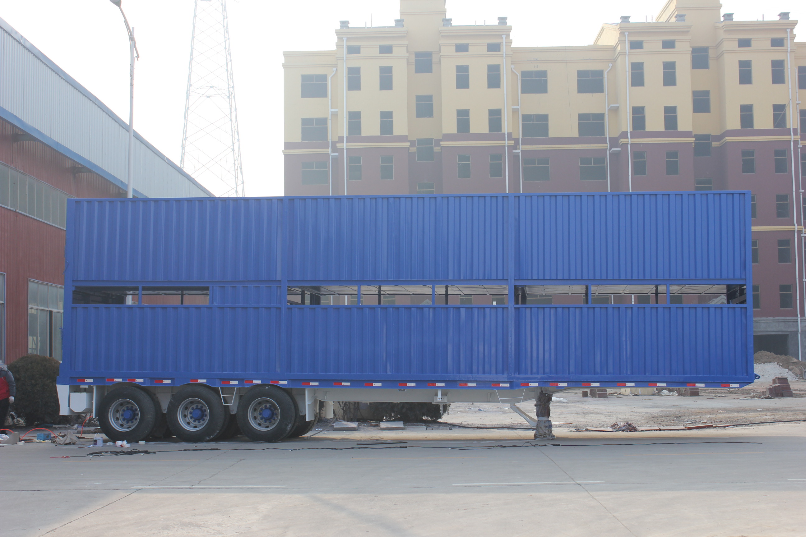 3 Axles Two Storages 50 Head Cow Livestock Fence Truck Trailer for Cattle Transport