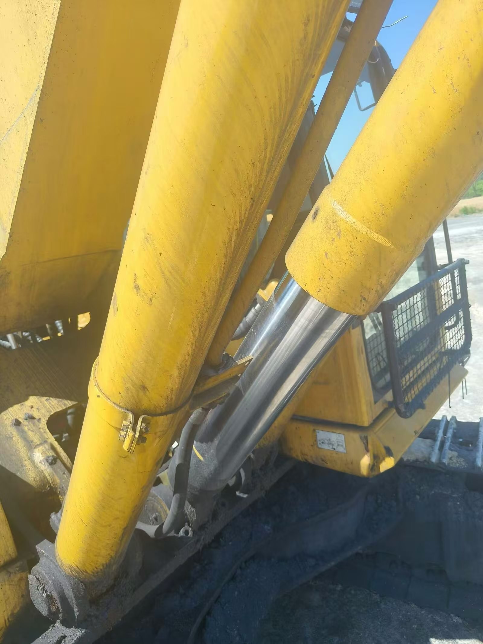 Well Maintained Komatsu 520 Available For Whoever Wants A Serious Excavator
