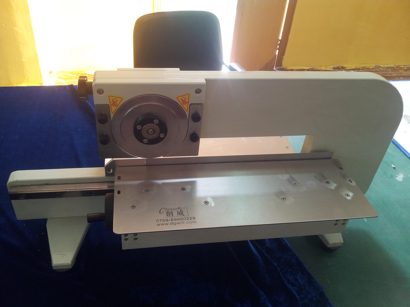 Mini V-Cut Pcb Cutting Machine With Round And Linear Blades