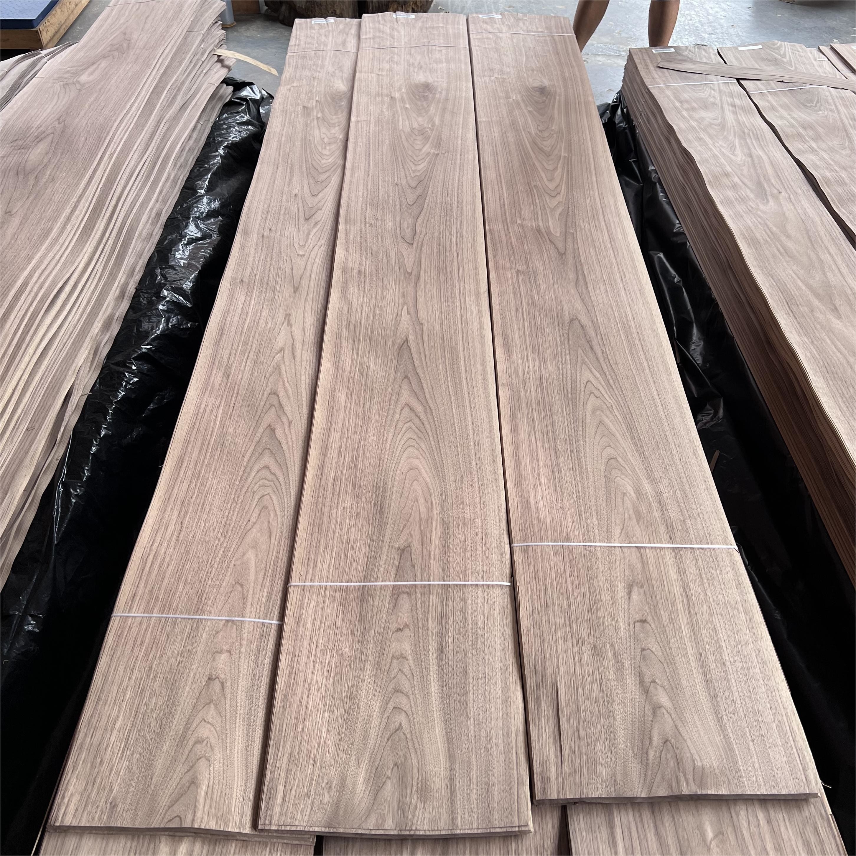Natural Walnut 0.5mm Wood Veneer Plywood For Cabinet Wall And Door Decoration