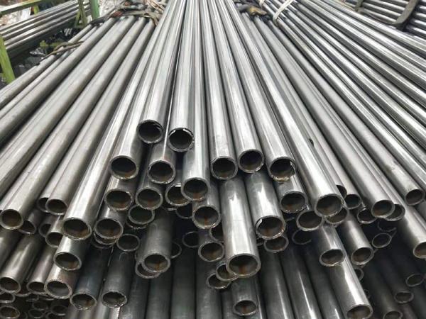 Buy cheap Welding A335 P11 Seamless Alloy Steel Pipe Hot Selling 12 Inch/180mm Seamless Steel Pipe Tube from wholesalers