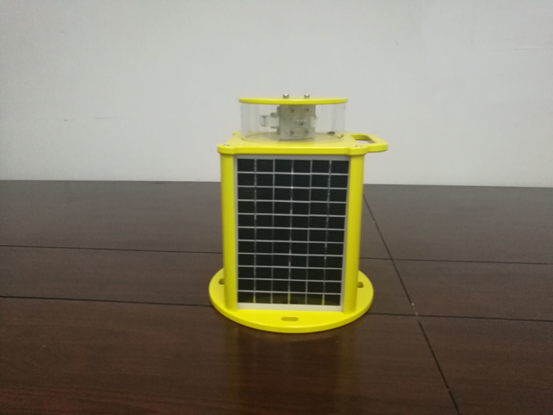 White Medium-intensity Type B Solar Powered Aviation Light for High Building
