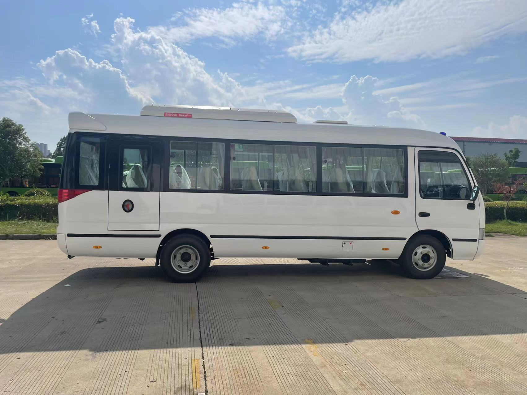 Tire Model 295/80R22.5 Used Coaster 30 Seater RHD Diesel Coaster Bus Toyo Ta Buses Coaster