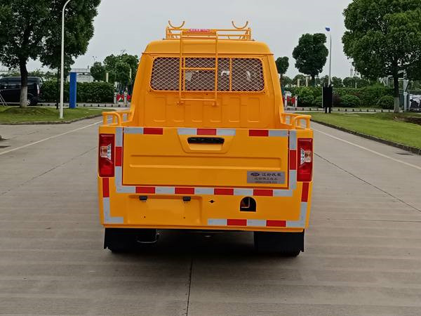 Multifunctional 4×2 Truck Diesel 8 Seats 4 Wheel Drive 2 Ton Truck