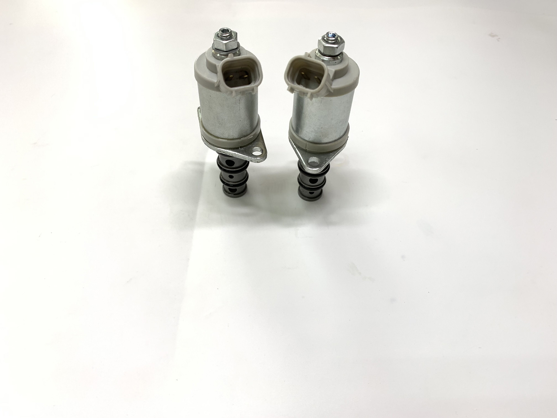 Retail ZX270-3 HPV118 Main Hydraulic Pump Solenoid Valve for ZAXIS270 9257348 9254306