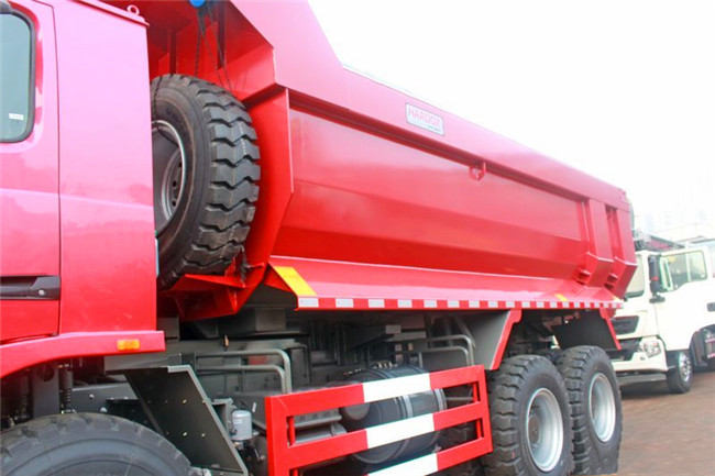 Sinotruk Howo Load Dump Truck 6*4 / 30 Tons Tipper Truck Mining Dumper