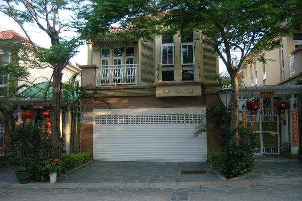 Customized Electric Garage Doors Durable Sectional Industrial Warehouse Roll Up
