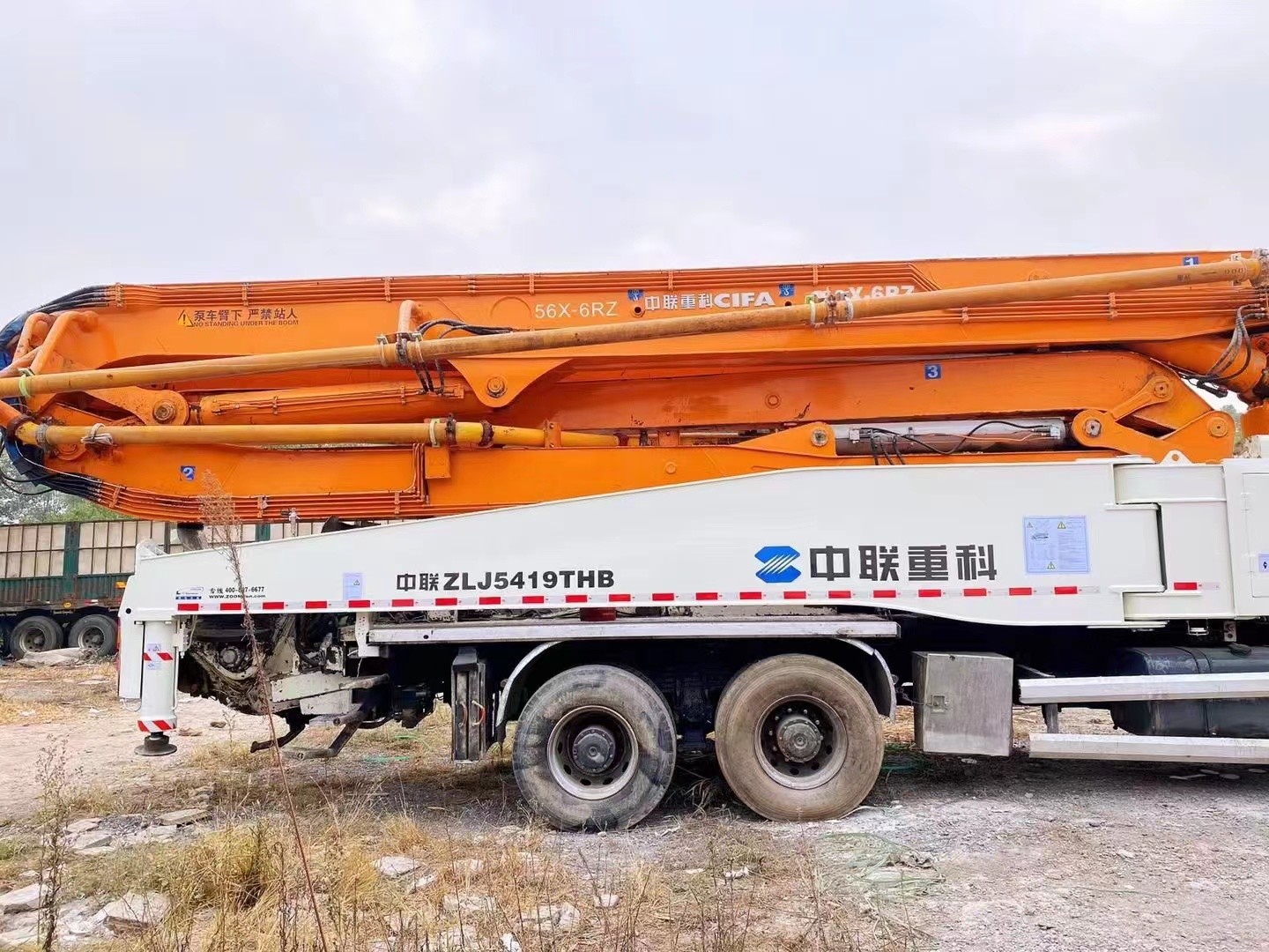 Zoomlion 56m Small Concrete Pump Truck Truck Mounted Boom Pump Remanufactured