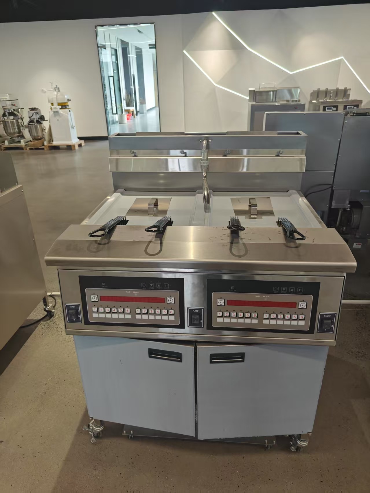 LPG Gas Natural gas Double Tanks Four Baskets Digital Panel gas Chips Open Fryer