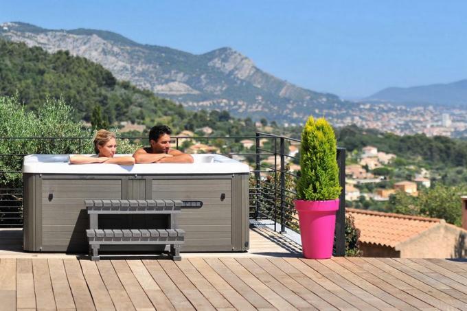 Jacuzzi Outdoor Spa Tub With Hydrotherapy Whirlpool Hot Tub For 5 Person Luxury Massage For Villa Use