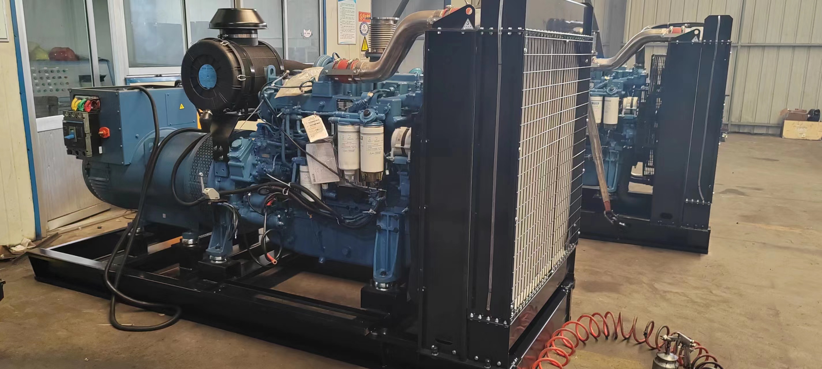 320KW Guangxi Yuchai Diesel Generator Set with Water Cooling System and Automatic Switch