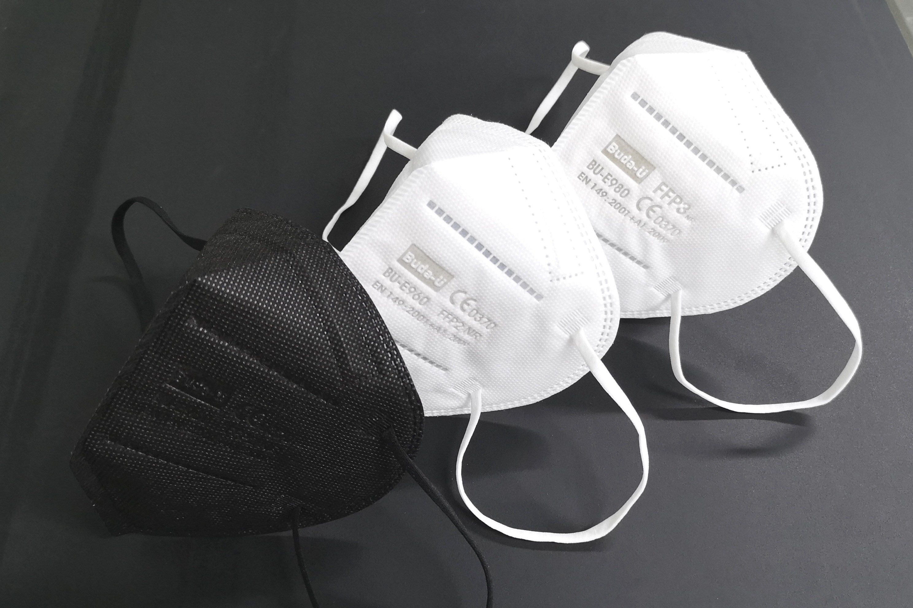 5 Layers Disposable FFP2 Respirator Mask , Nonwoven Face Mask , CE Certified FFP2 Dust Mask , Black Embossing Print