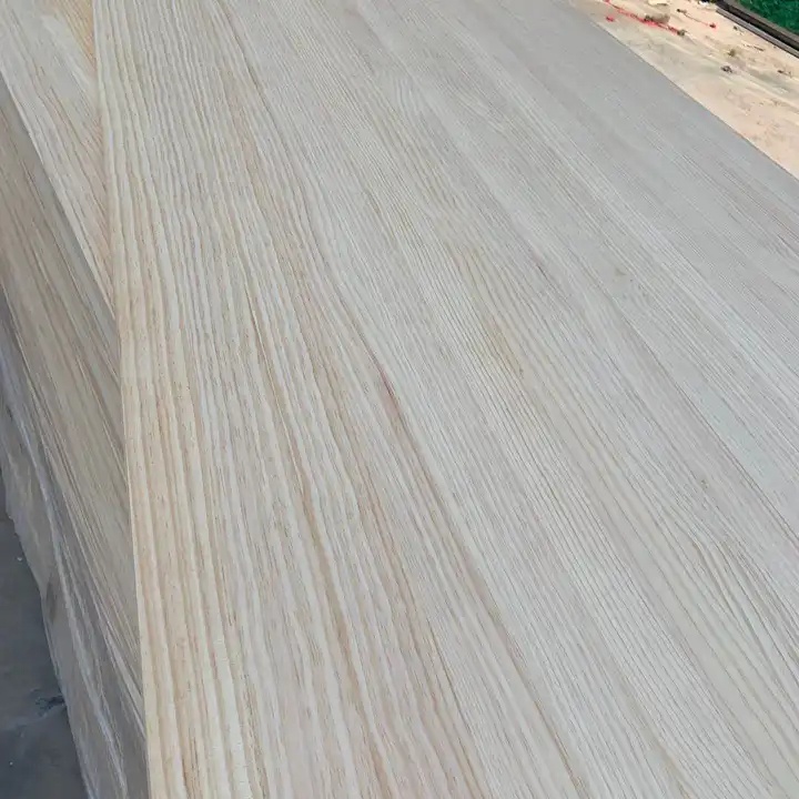 Traditional Design Style Zealand Pine Wood Sheets With Density 480-550kg/M3