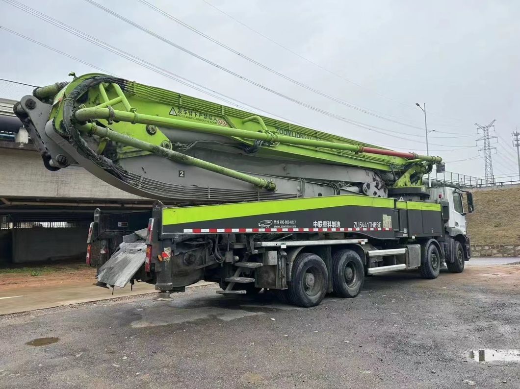 Zoomlion Used Concrete Pump Truck 56 Meters Benz Chassis Pump Truck