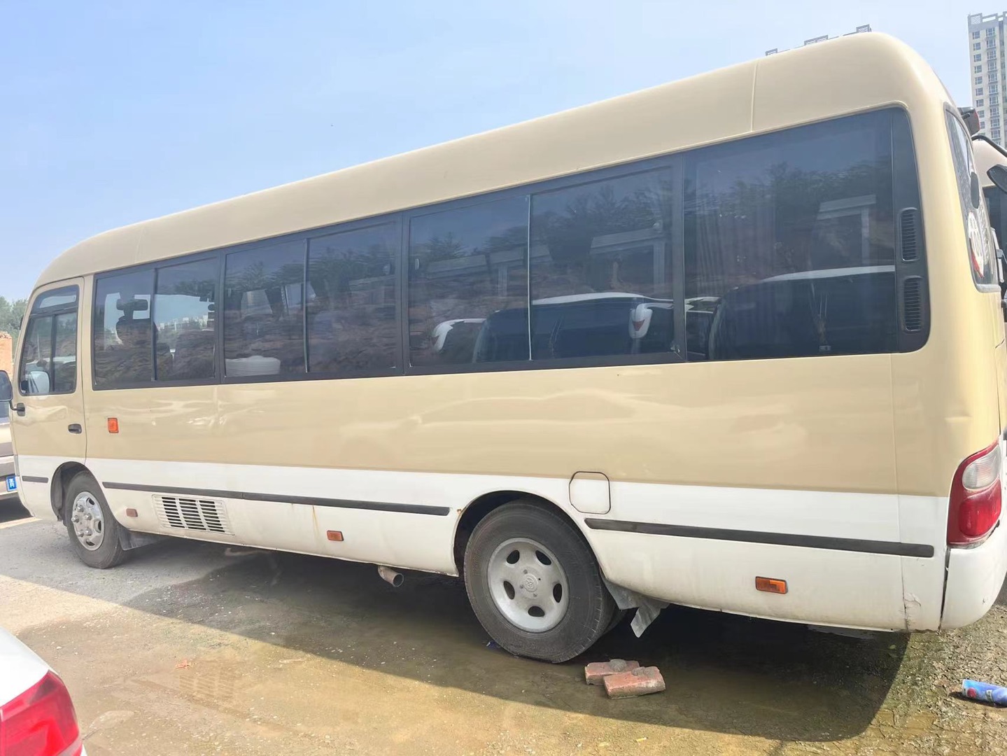 Left Drive 30 Seater Toyota Coaster Bus 7005*2040*2785mm Dimensions Affordable