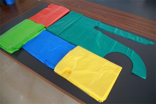 Buy cheap Colorful Flat Pack Disposable PE Apron , Unisex LDPE / HDPE Plastic Aprons from wholesalers