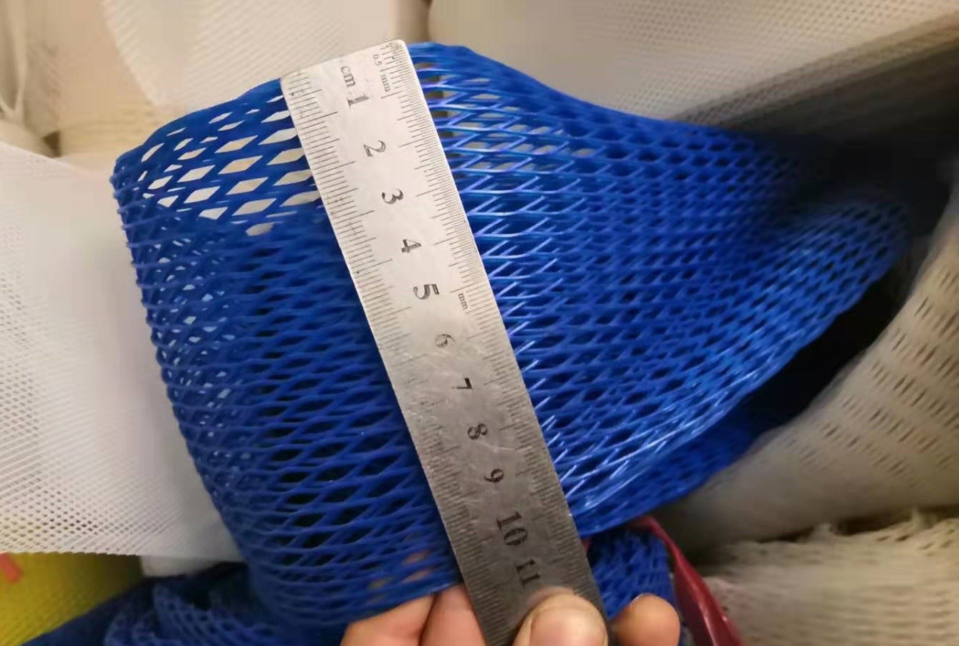 Good Elasticity Plastic Protective Netting Sleeve Soft Polyethylene For Metal Parts