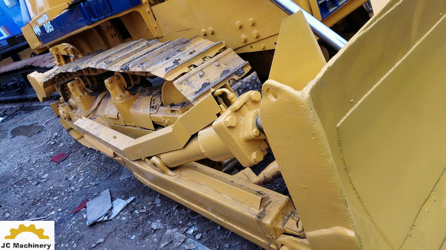 Original Japan Used Komatsu Bulldozer D85-18 Crawler Type Attached Ripper