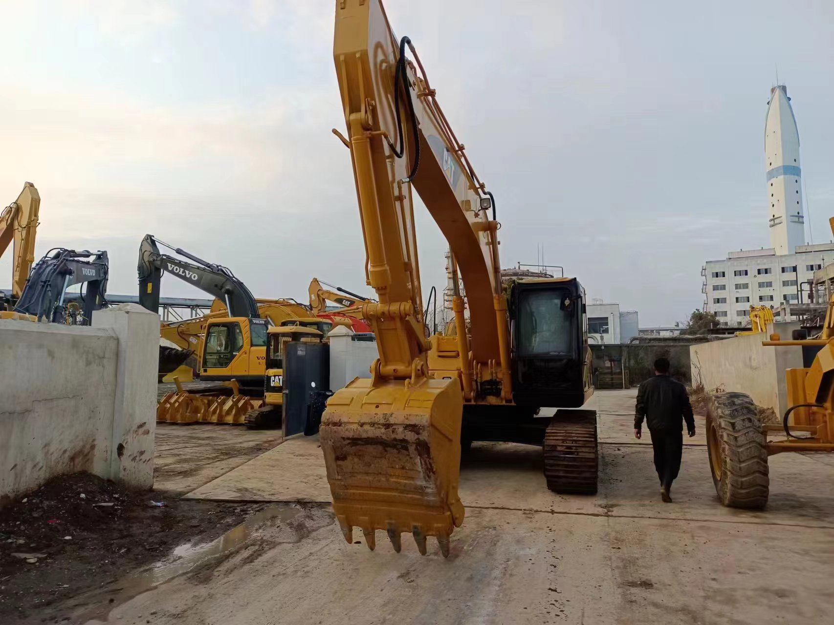Used 20 Ton CAT320 Excavator 90% Construction Machinery with Original Hydraulic Valve