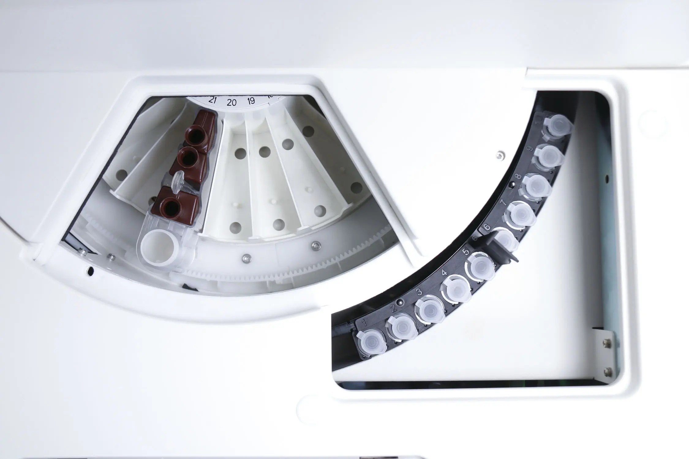 220T/H CLIA Immunoassay Analyzer For Thyroid Fertility Tumor Markers And Other 74 Kinds Of Reagents