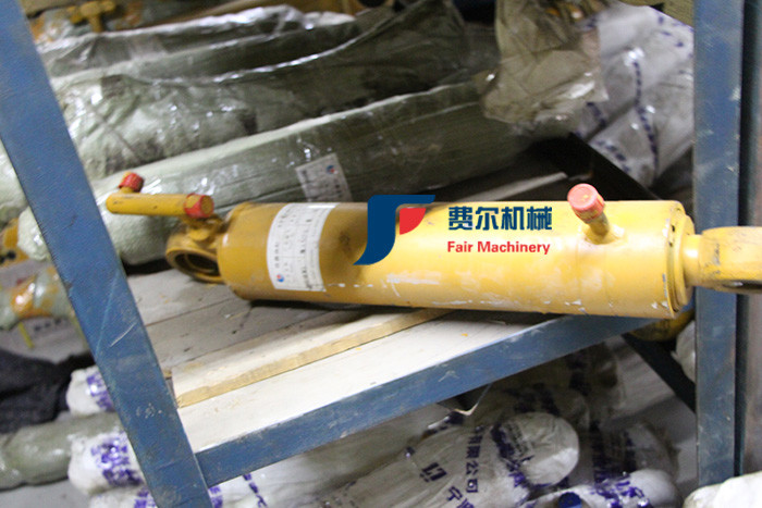 XCMG Parts LW300FN Steering Hydraulic Oil Cylinder 250100220 XGYG01-004