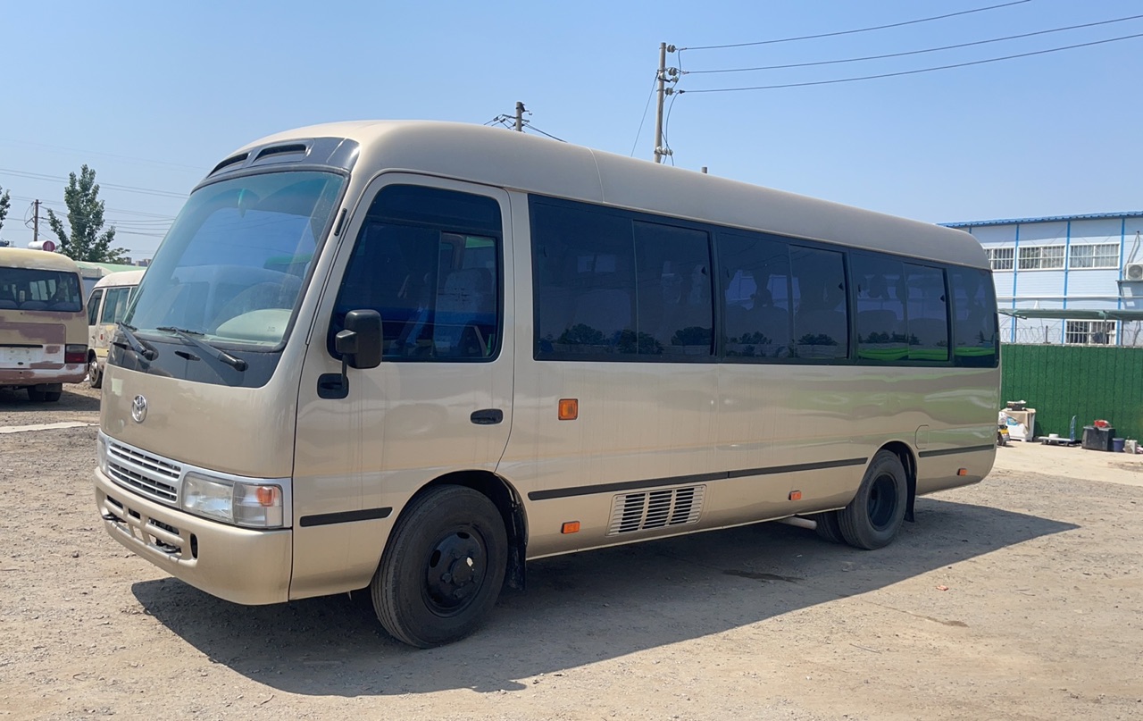 Manual Transmission Coaster Bus with 17-30 Seats and Diesel Engine in Good Condition