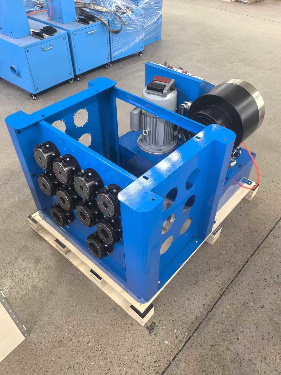 Versatile Blue Color 1.5 And 2 Inch Portable Hydraulic Hose Crimper For Various Applications With 275kg Load Capacity