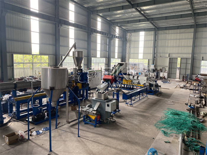 Double Stage Plastic Granulating Machine 250KW Pet Flakes Recycling Machine