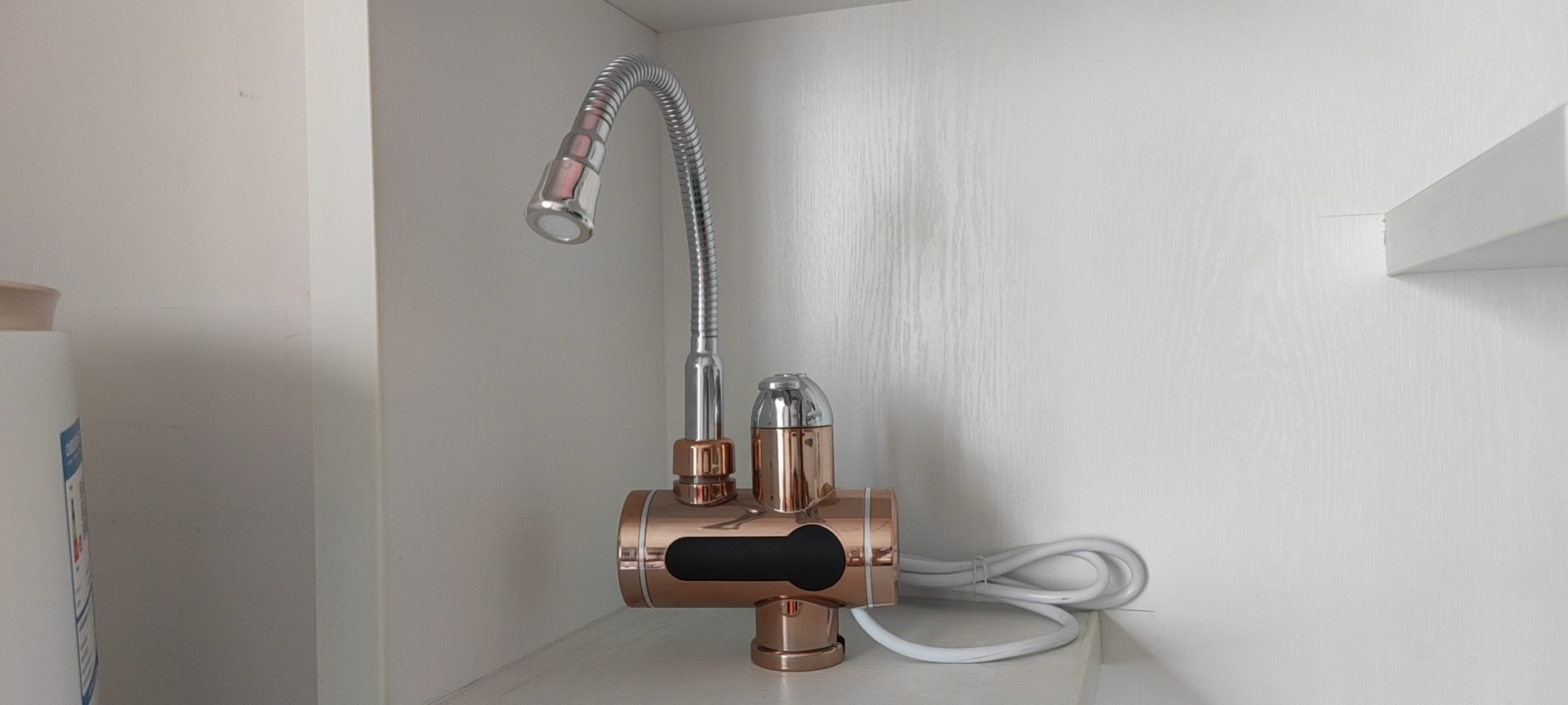 Bathroom IPX4 Instant Digital Electric Hot Water Tap 360 Degree Rotating